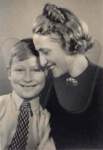 Ilonka Paul mit Sohn Helmut in Berlin während WW II