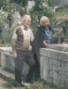 Helmut Paul mit Susanna Just am Grab ihres Vaters in Trencin