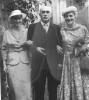 Dr. Alfred Möslinger &quot;O. Alfred&quot; mit Ilonka und Lilly Just