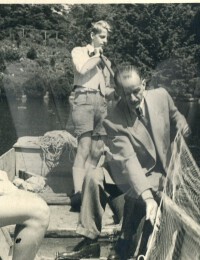 Traunseefischer: Helmut mit Vater Hans Paul und Freund Peterhans Clodi, 1945