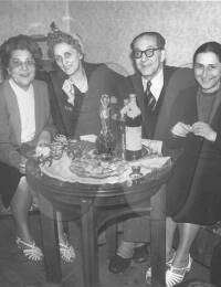 Rosalia “Lotte&quot; und Fritz Carsen mit den Schwestern Ilonka und Lilly