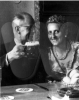 Ilona und Hans Paul genießen ein Bier, 1955