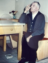Karl Lipps am Küchentisch in Gengenbach, Leutkirchstraße, 19.11.1961
